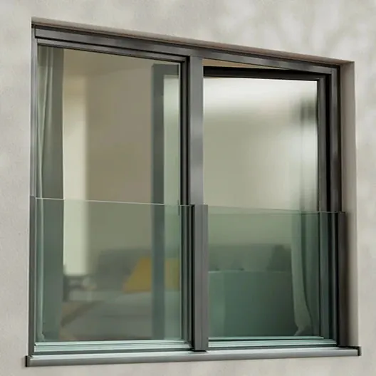 Französischer Balkon mit Mittelprofil vor einem Fenster